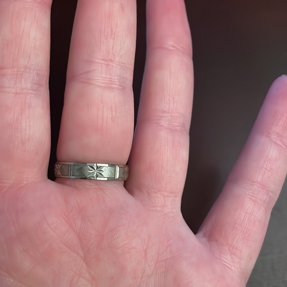 18k gold plated silver tone ring size 7 with star shapes - Picture 2 of 4